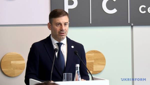 Головна 40 Цього року до уповноваженого надійшло більше 3,3 тисяч скарг від…