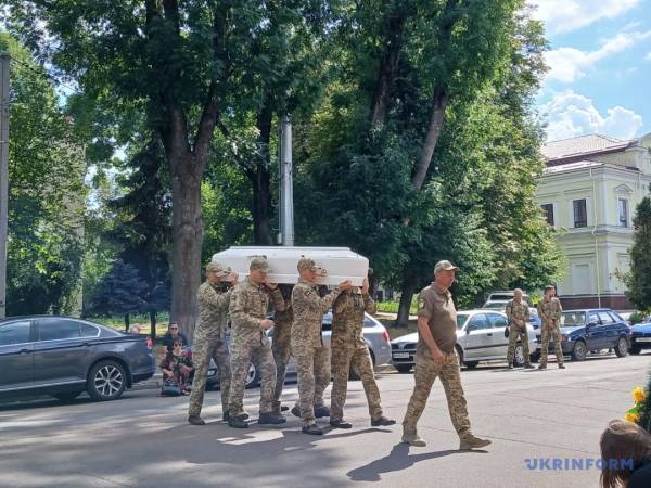 На згадку про Валентину Савіцьку. «Я прагну, аби кожен усвідомив, якою була моя Валя» 23 На згадку про Валентину Савіцьку. «Я прагну, аби кожен усвідомив, якою була моя Валя» 23