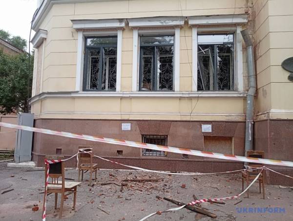 Харківський художній музей оновив інформацію про збитки, завдані картинам після російського обстрілу. 8 Харківський художній музей оновив інформацію про збитки, завдані картинам після російського обстрілу. 8