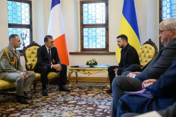Зеленський отримав вірчі грамоти від представників п'яти держав. 10 Зеленський отримав вірчі грамоти від представників п'яти держав. 10