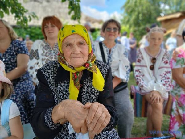 «Зажинки»: перші колоски, зібрані з поля, залишили для різдвяного дідуха. 27 «Зажинки»: перші колоски, зібрані з поля, залишили для різдвяного дідуха. 27