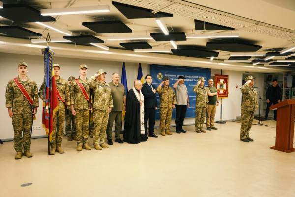 Буданов привітав випускників Інституту спеціального зв'язку, зазначивши, що кібервоїни є не менш значущими, ніж бійці на передовій. 6