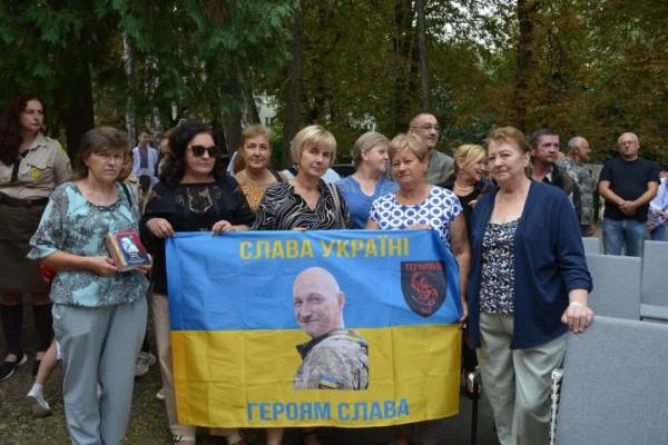 На згадку про старшого лейтенанта Олексія Карпюка (позивний «Довбуш») 7 На згадку про старшого лейтенанта Олексія Карпюка (позивний «Довбуш») 7