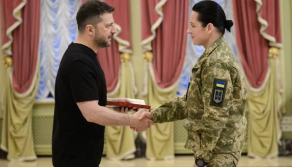 Перед святом медичного працівника Зеленський нагородив лікарів та бойових медиків державними відзнаками. 16 Перед святом медичного працівника Зеленський нагородив лікарів та бойових медиків державними відзнаками. 16