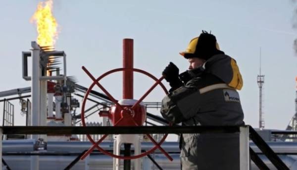 Головна 26 Російська Федерація нарощує відвантаження нафти до максимальних показників, незважаючи на зниження вартості – Bloomberg