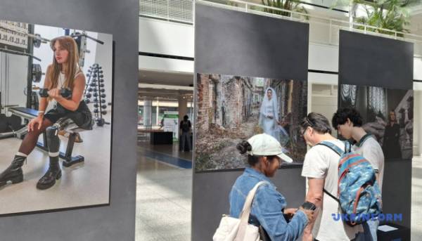 Фотовиставка Говарда Баффета про стійкість українців розпочала роботу в Гаазі