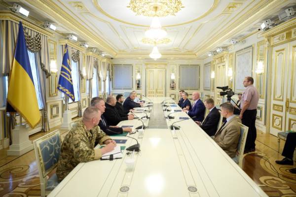 Зеленський провів зустріч з послом США при НАТО Вітакером: обговорили дрони та ракети для Patriot 5 Зеленський провів зустріч з послом США при НАТО Вітакером: обговорили дрони та ракети для Patriot 5