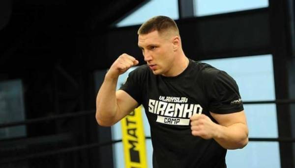 Український боксер Сіренко здобув перемогу нокаутом над шведом Валліном у фінальних моментах поєдинку.