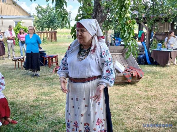 «Зажинки»: перші колоски, зібрані з поля, залишили для різдвяного дідуха. 28 «Зажинки»: перші колоски, зібрані з поля, залишили для різдвяного дідуха. 28