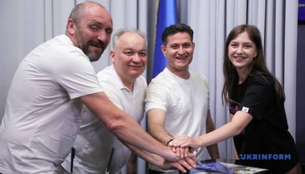 Марковий блок від Укрпошти, присвячений протидії російській окупації Криму. 18 Марковий блок від Укрпошти, присвячений протидії російській окупації Криму. 18