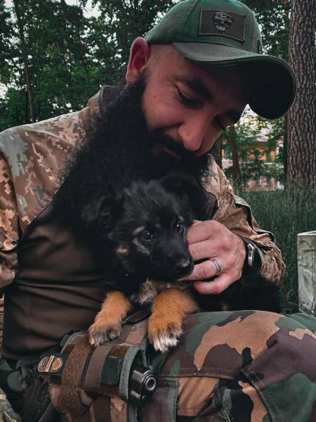 На честь журналіста, волонтера, добровольця Володимира Даценка (позивний «Борода») 16
