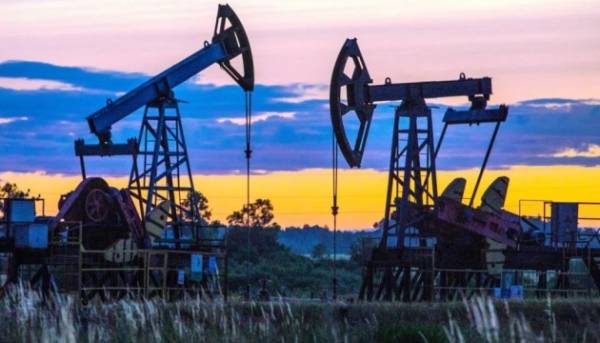 Вартість нафти підвищується внаслідок загострення конфлікту між Сполученими Штатами та Іраном на Близькому Сході. 18 Вартість нафти підвищується внаслідок загострення конфлікту між Сполученими Штатами та Іраном на Близькому Сході. 18