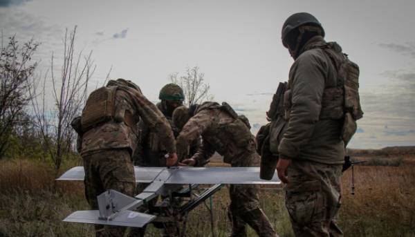 Збройні сили України завдали удару по аеродрому на Кримському півострові, уразивши склади зі снарядами окупантів та шляхопроводи. 2