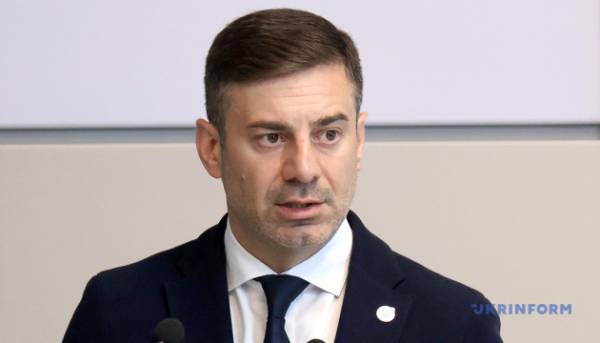 Уповноважений Верховної Ради з прав людини Дмитро Лубінець закликав переглянути мінімальні конкурсні бали для абітурієнтів. 5 Уповноважений Верховної Ради з прав людини Дмитро Лубінець закликав переглянути мінімальні конкурсні бали для абітурієнтів. 5