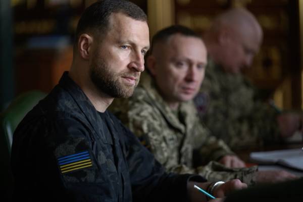 Володимир Зеленський провів нараду з вищим військовим керівництвом щодо заходів боротьби з балістичними ракетами та планованих Генеральним штабом змін на лінії фронту. 9 Володимир Зеленський провів нараду з вищим військовим керівництвом щодо заходів боротьби з балістичними ракетами та планованих Генеральним штабом змін на лінії фронту. 9