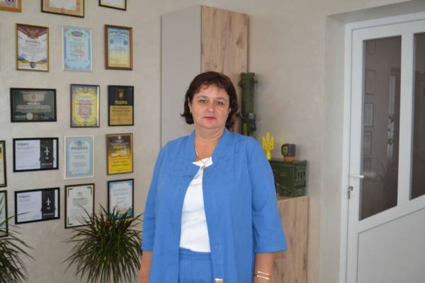 Хто перший квіткою уквітчає хрест, та швидко заміж вийде. 19 Хто перший квіткою уквітчає хрест, та швидко заміж вийде. 19