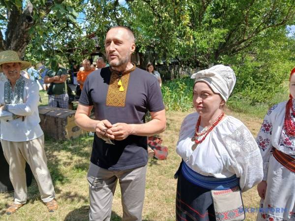 «Зажинки»: перші колоски, зібрані з поля, залишили для різдвяного дідуха. 25 «Зажинки»: перші колоски, зібрані з поля, залишили для різдвяного дідуха. 25