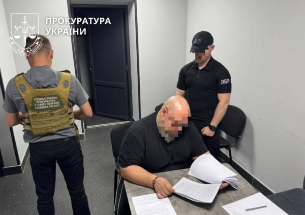 На Донецькому напрямку виявлено афери з виплатами військовим на мільйонні суми, повідомлено про три підозри 7 На Донецькому напрямку виявлено афери з виплатами військовим на мільйонні суми, повідомлено про три підозри 7