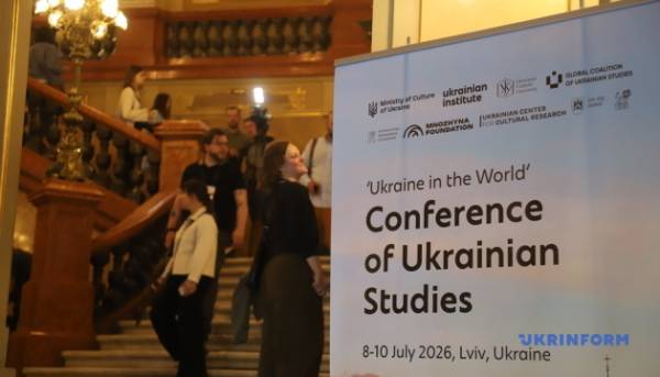 Російська Федерація завдала прямої та опосередкованої шкоди українській культурній спадщині на суму 24 мільярди доларів США, стверджує Бережна. 26