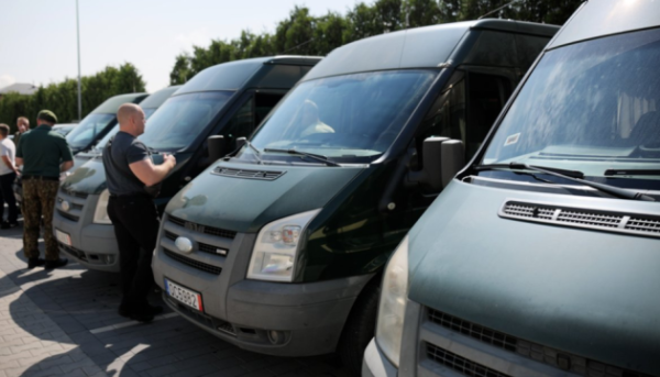 Латвійські доброчинці передали прикордонникам сім автівок