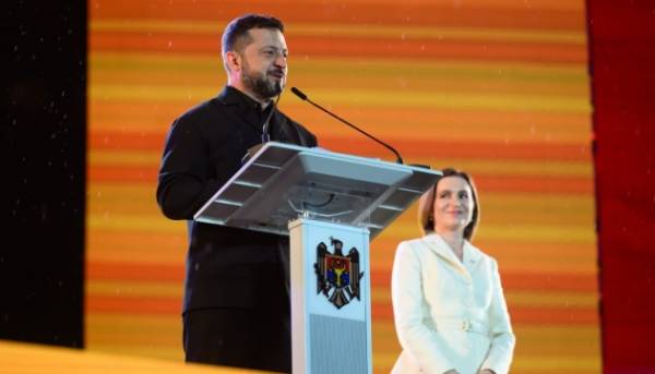 Головна 19 Зеленський побажав Молдові успіху на День незалежності: разом ми станемо частиною мирної Європи