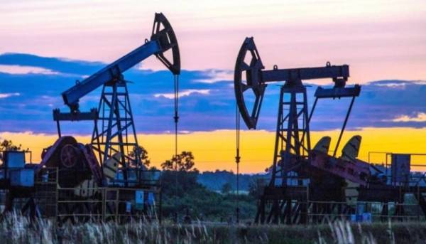 Вартість нафти знижується через діалог Сполучених Штатів та Ірану