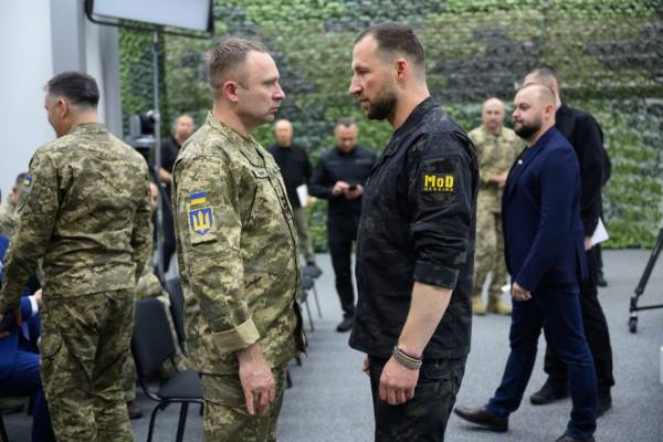 Зеленський презентував Хмару співробітникам Міноборони 8 Зеленський презентував Хмару співробітникам Міноборони 8