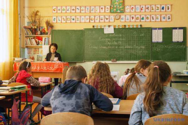 Фінансові новини: підвищення зарплат вчителям та нова допомога від Європейського Союзу 4 Фінансові новини: підвищення зарплат вчителям та нова допомога від Європейського Союзу 4