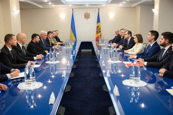 Зеленський провів зустріч із Санду в Кишиневі 6