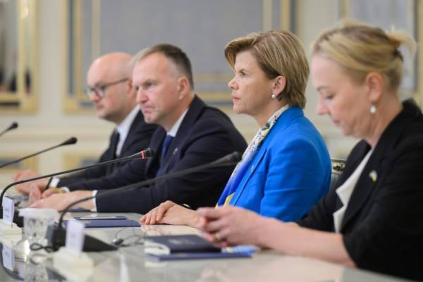 Президент Зеленський та міністр закордонних справ Латвії обговорили запуск нових переговорних розділів та допомогу Україні 6 Президент Зеленський та міністр закордонних справ Латвії обговорили запуск нових переговорних розділів та допомогу Україні 6