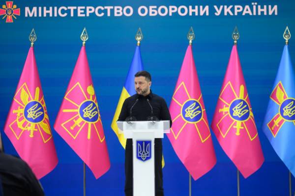 Зеленський презентував Хмару співробітникам Міноборони 6 Зеленський презентував Хмару співробітникам Міноборони 6