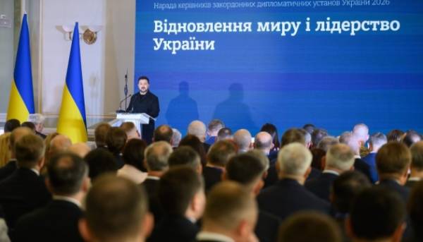Президент Зеленський наголосив, що ключовим показником ефективності послів має бути обсяг наданої Україні військової та фінансової підтримки. 13 Президент Зеленський наголосив, що ключовим показником ефективності послів має бути обсяг наданої Україні військової та фінансової підтримки. 13