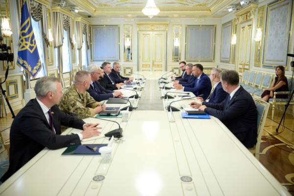 Президент Зеленський та міністр закордонних справ Бельгії обговорили можливі терміни укладання угоди щодо дронів 6 Президент Зеленський та міністр закордонних справ Бельгії обговорили можливі терміни укладання угоди щодо дронів 6