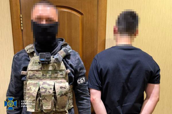 Служба безпеки України виявила міжнародне наркоугруповання, вилучивши найбільшу з початку війни партію кокаїну. 10