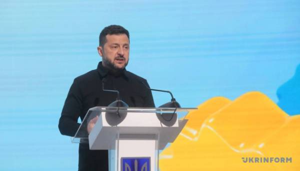 Український лідер запевнив, що оплата праці педагогів збільшуватиметься.
