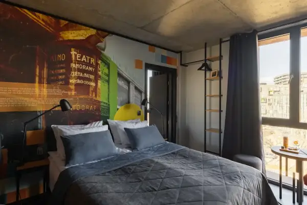 Житло на Airbnb чи готель у Львові: який варіант кращий для роботи