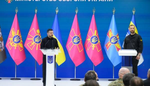 Зеленський презентував Хмару співробітникам Міноборони 3 Зеленський презентував Хмару співробітникам Міноборони 3