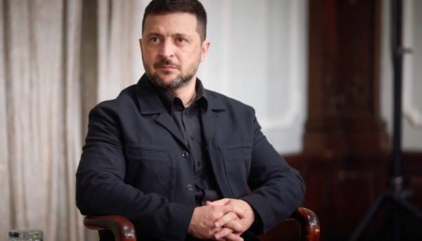 Глава держави оглянув виставку «Той день», присвячену 35-й річниці Незалежності 24 Глава держави оглянув виставку «Той день», присвячену 35-й річниці Незалежності 24