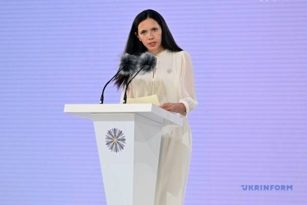Перші леді та джентльмен обговорили в Києві досвід стійкості своїх країн. 13
