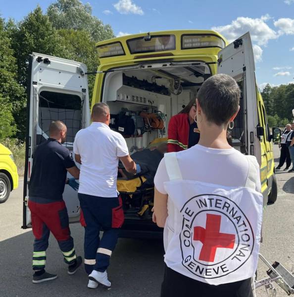 Уповноважений Верховної Ради з прав людини Дмитро Лубінець повідомив, що з початку літа 60 українців вдалося повернути додому з тимчасово окупованих територій. 5 Уповноважений Верховної Ради з прав людини Дмитро Лубінець повідомив, що з початку літа 60 українців вдалося повернути додому з тимчасово окупованих територій. 5