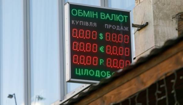 Нацбанк встановив курс гривні на 13 серпня: долар та євро втрачають у ціні 1 Нацбанк встановив курс гривні на 13 серпня: долар та євро втрачають у ціні 1