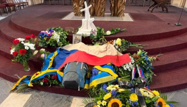У місті Оломоуц, Чехія, віддали шану добровольцю, який загинув, захищаючи Україну.