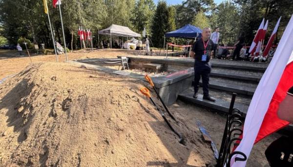 Головна 23 На Волині відбулося перепоховання людських останків, вилучених із сіл Острівки та Воля Островецька.