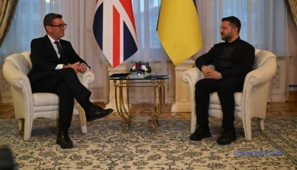 Британія продовжуватиме підтримувати Україну, запевнила Бернем