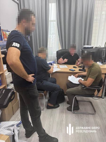 Майже 21 мільйон гривень необґрунтованих статків: колишньому керівнику логістики Повітряних сил оголосили про підозру 5 Майже 21 мільйон гривень необґрунтованих статків: колишньому керівнику логістики Повітряних сил оголосили про підозру 5
