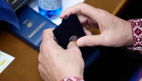 Голова Верховної Ради Стефанчук вперше вручив посвідчення та нагрудні знаки Засновника сучасної держави.