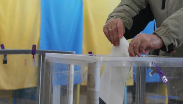 Єврокомісія стверджує, що Україна самостійно визначатиме терміни проведення виборів. 15 Єврокомісія стверджує, що Україна самостійно визначатиме терміни проведення виборів. 15