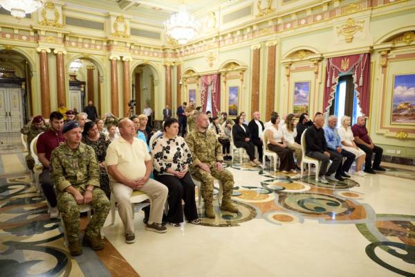 Президент нагородив 25 оселями Героїв України та сім'ї полеглих героїв 7 Президент нагородив 25 оселями Героїв України та сім'ї полеглих героїв 7