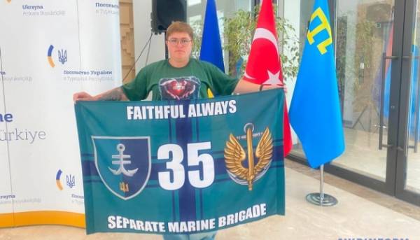 Дружина бійця, який повернувся з полону, поділилася спогадами про його пошуки та підтримку для товаришів, що залишаються в неволі.