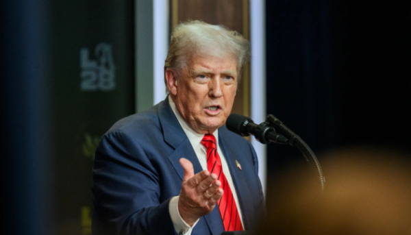 Дональд Трамп попередив Канаду про "набагато серйозніші" наслідки у зв'язку з висловлюваннями прем'єр-міністра провінції Онтаріо. 11 Дональд Трамп попередив Канаду про "набагато серйозніші" наслідки у зв'язку з висловлюваннями прем'єр-міністра провінції Онтаріо. 11